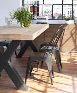 Berg Eiche Tisch mit U-Beinen: Ein stilvoller Tisch aus Berg Eiche mit eleganten X-Beinen für eine zeitlose Ästhetik.
