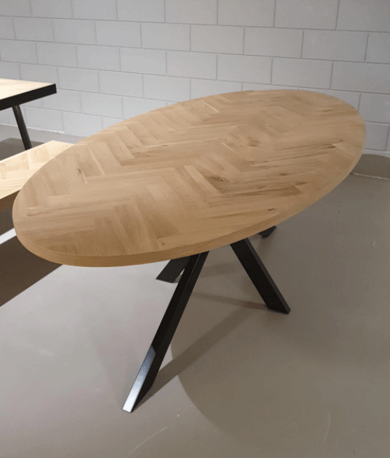 Ovaler Volden Fishbone Tisch mit Matrix Bein - Ready for LOFT