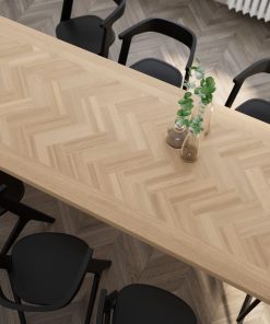 Industrial-Chic-Tisch mit schwarzen Beinen und recyceltem Holz im Loft-Stil